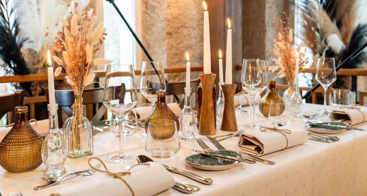 Victor'S Residenz-Hotel Schloss Berg Ненниг Экстерьер фото A table set for a meal