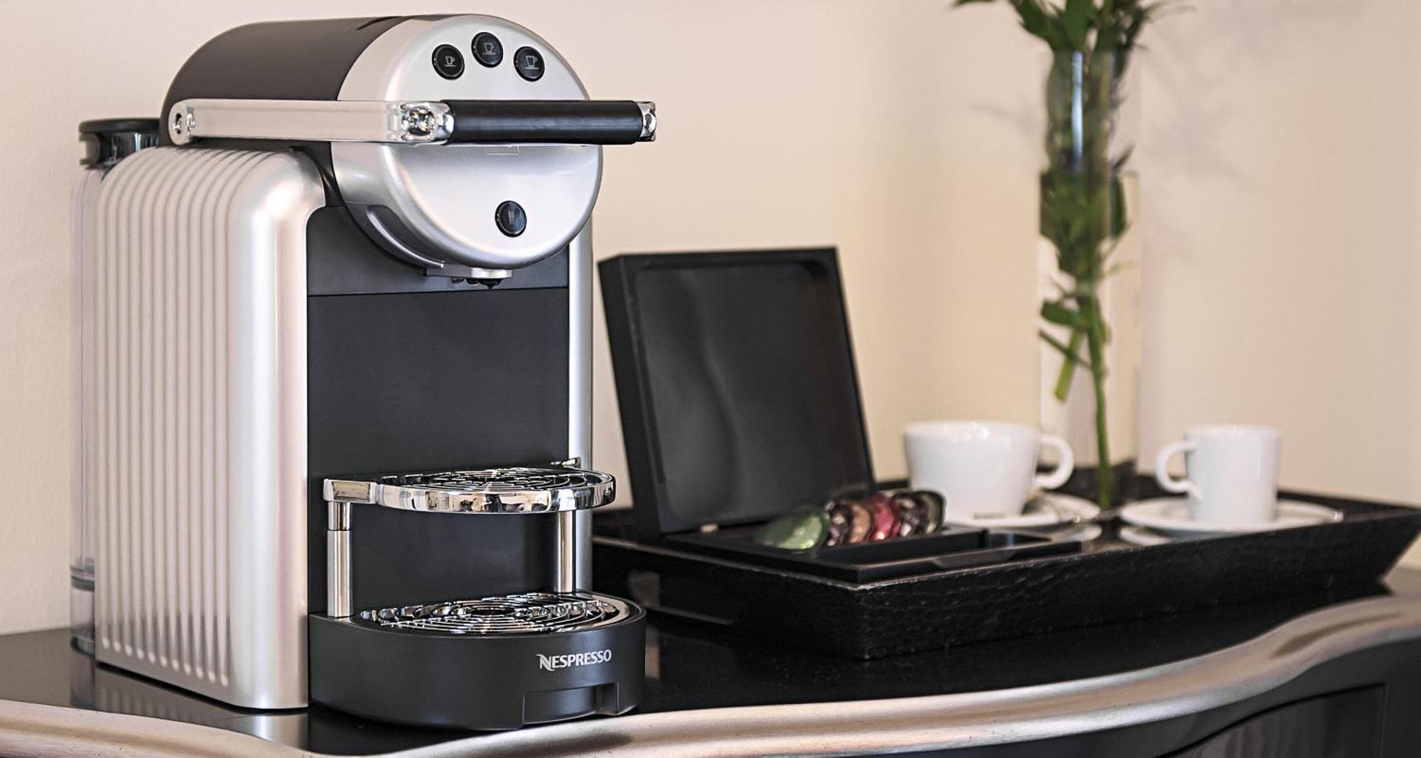 Victor'S Residenz-Hotel Schloss Berg Ненниг Экстерьер фото A Nespresso coffee machine