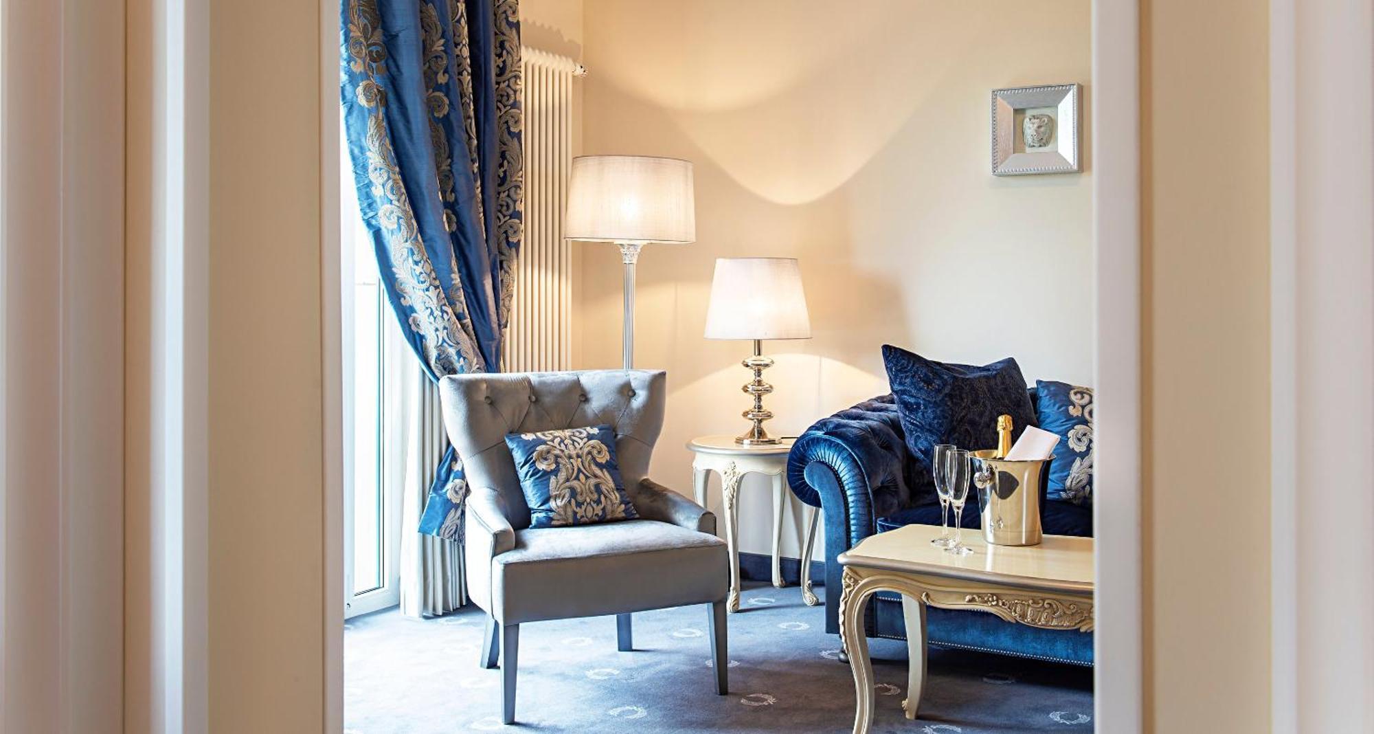 Victor'S Residenz-Hotel Schloss Berg Ненниг Номер фото A suite at the hotel