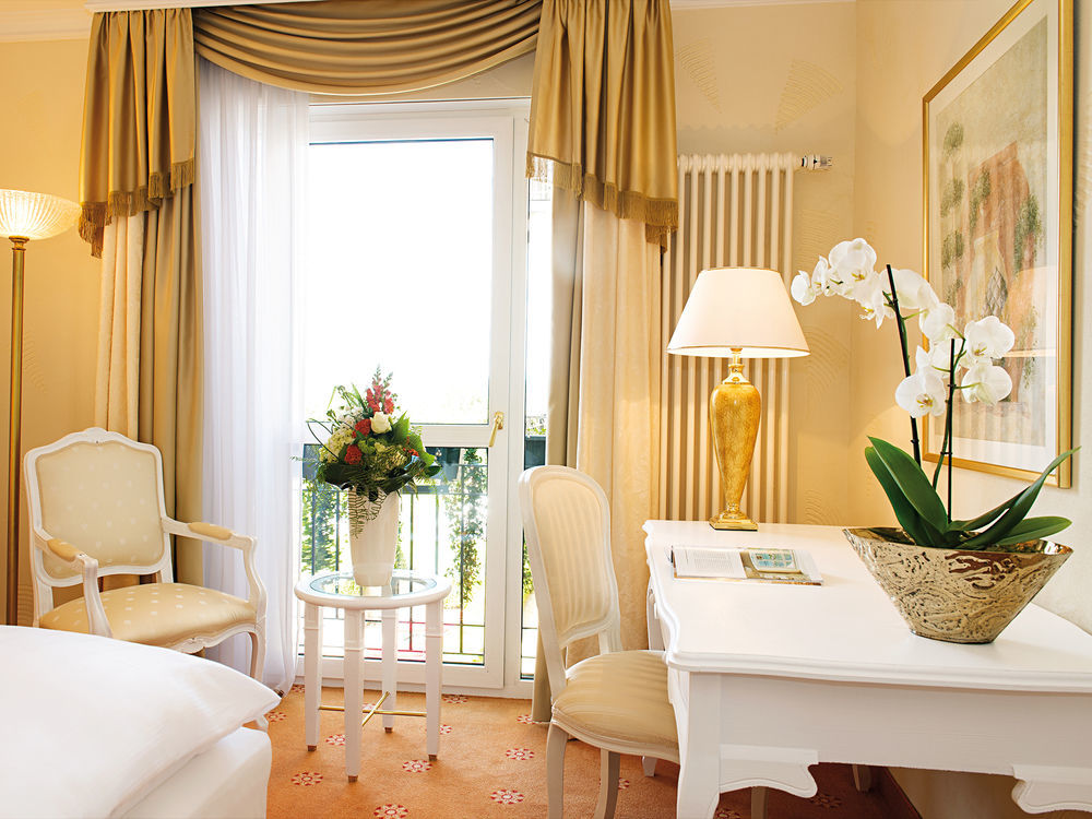 Victor'S Residenz-Hotel Schloss Berg Ненниг Экстерьер фото A room at the Hotel de la Poste